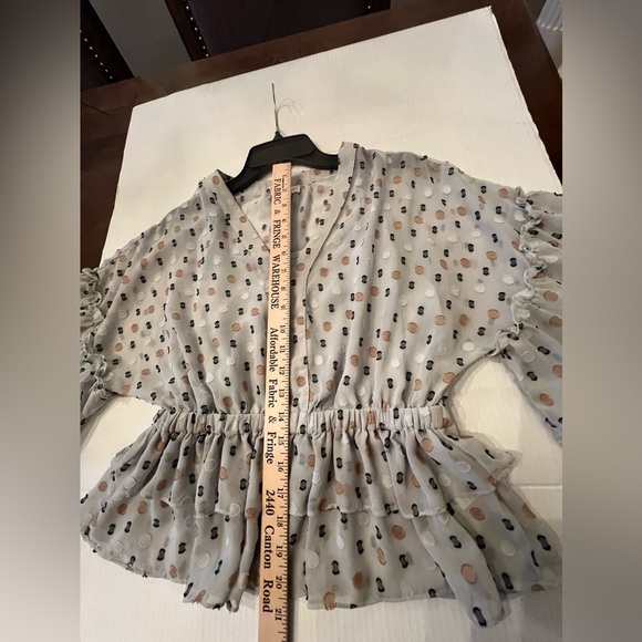 CURRENT AIR LOS ANGELES SHEER  V NECK  TOP. SIZE SMALL WITH ATTACHED CAMISOLE - Picture 6 of 11